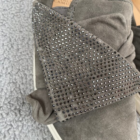 Vince Camuto Barita Grey Suede Leather Slip On Sneakers Sz 10 W - Picture 3 of 12